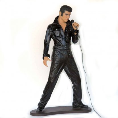 Statue av Elvis Presley med mikrofon