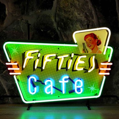 Neonskilt «Fifties Cafe» med bakgrunn