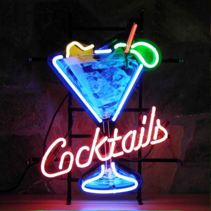 Neonskilt med «Cocktail drink» og bakgrunn