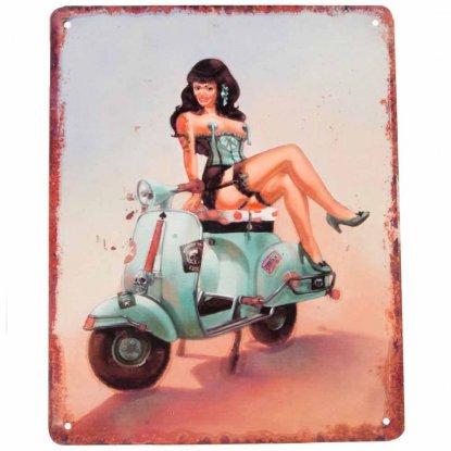 Metallskilt med «Pin-Up»-motiv på Vespa, 20 x 30 cm