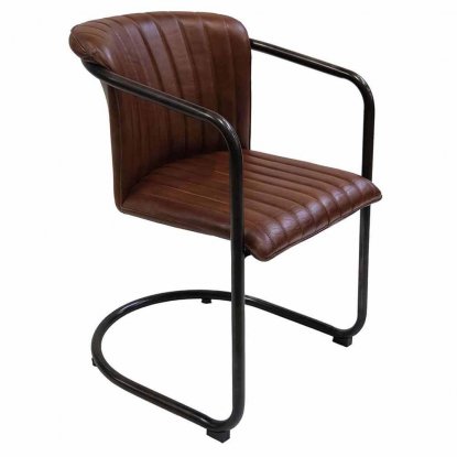 Spisestol Harlem med quiltet skinn fra Trademark Living