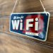 Plateskilt med «Free Wifi»-merke