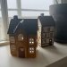 Keramikkhus i hvitt og grønt til telys, 15 cm