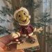 Disney-figuren Benjamin Syrsa i nissekostyme