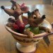 Disney-figurene Jack og Gus i en tekopp