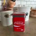 Coca-Cola-kaffeboks med klikklokk
