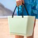 Hinza-veske, liten, lysegrønn – Green Plastic