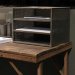 Papirholder med 3 hyller i industriell stil