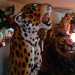 Italiensk porselensfigur av en leopard, 86 cm