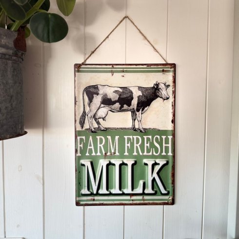 Plateskilt med henger «Farm Fresch milk»... 26 x 40 cm