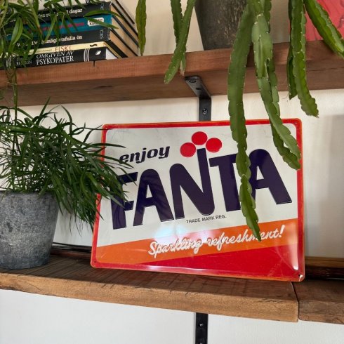 Fanta metallskilt med logo 30 x 40 cm