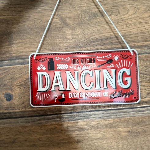 Plateskilt med «Dancing»-henger