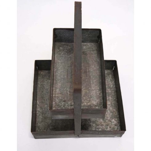 To-etasjes plate i metall