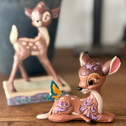 Disney-figur: Bambi og sommerfugl