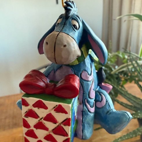 Disney-figur: Julepynt – Ior med pakke