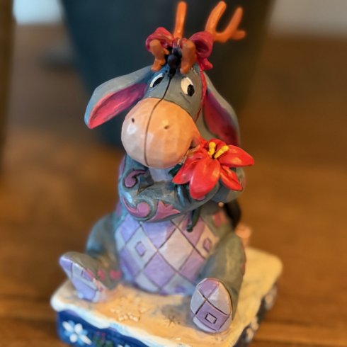Disney-figuren Ior med blomst