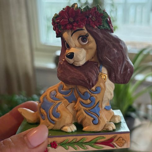 Disney-figuren Lady poserer