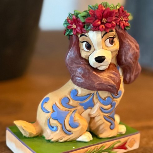Disney-figuren Lady poserer