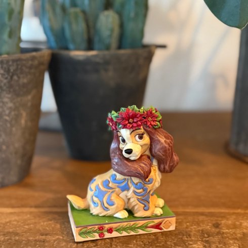 Disney-figuren Lady poserer