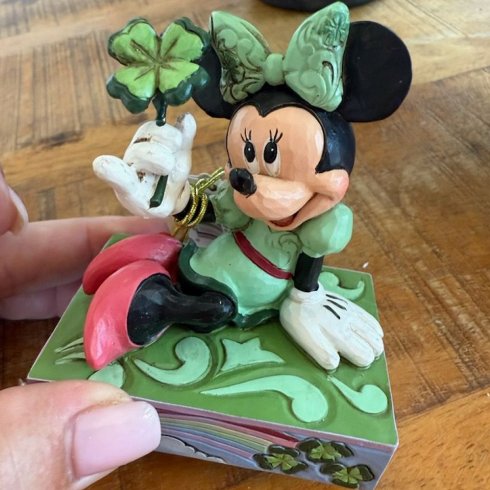 Disney-figuren Mimmi med firkløver