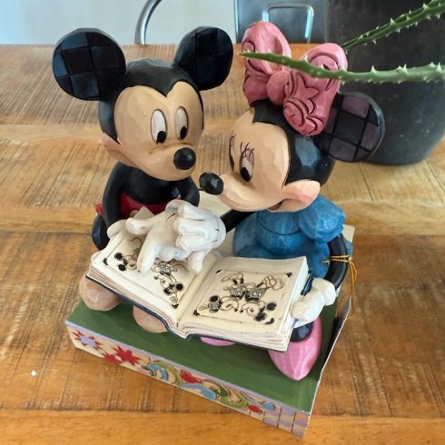 Disney-figurene Musse og Mimmi er sammen