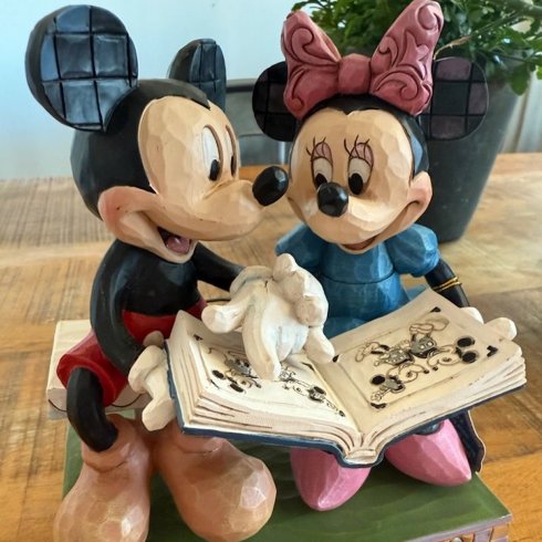 Disney-figurene Musse og Mimmi er sammen