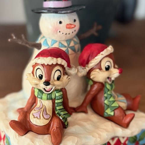 Disney-figur: Piff & Puff med snømann