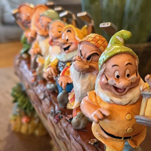 Disney-figur: Dvergene på vei hjem