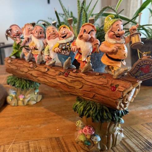 Disney-figur: Dvergene på vei hjem