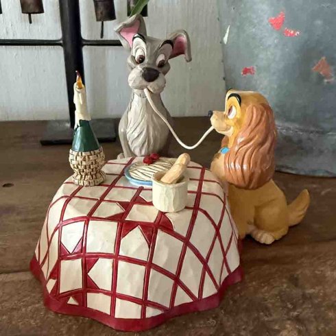 Disney-figuren Lady og Lufsen spiser spaghetti