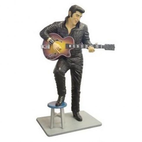 Statue av Elvis Presley med gitar