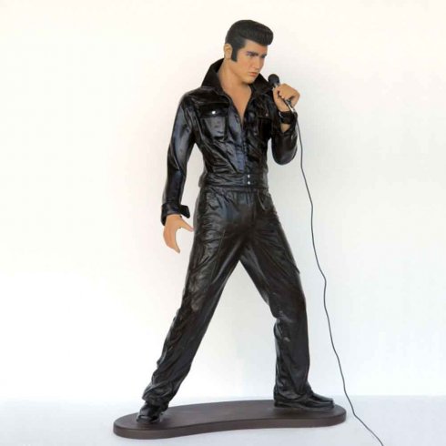 Statue av Elvis Presley med mikrofon