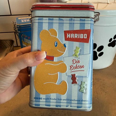 Blikkbeholder med trykkåpning fra Haribo