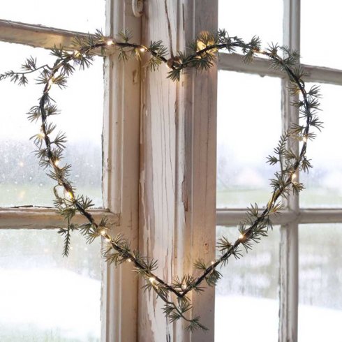 Fleur-krans med hjerte og LED-lys