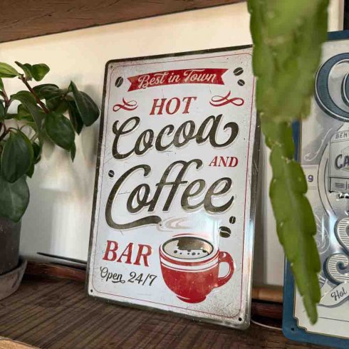 Plakatskilt med «Hot Cocoa and Coffee», 20 x 30 cm