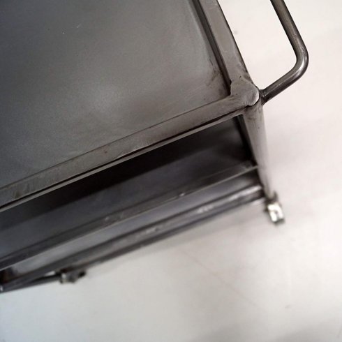 Industrielt rullebord med 4 hyller – Trademark Living