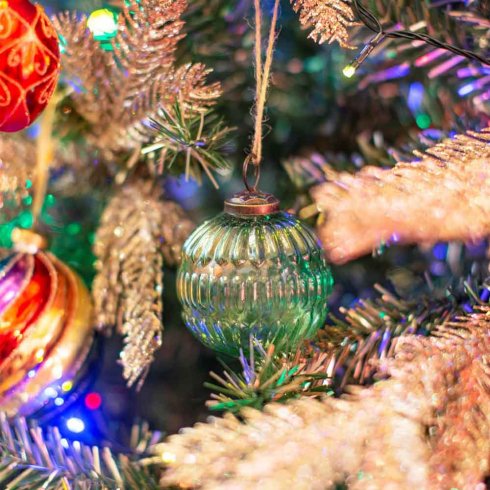 Julekuler i resirkulert glass, grønne, 6-pakning