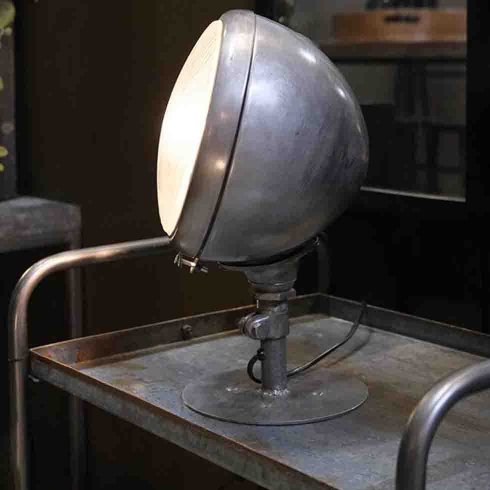 Oppgradert traktorlampe til vegg eller bord – unikt produkt