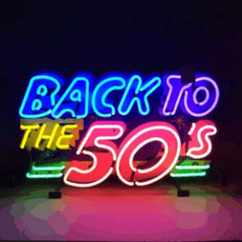 Neonskilt «Back to the 50s» med bakgrunn