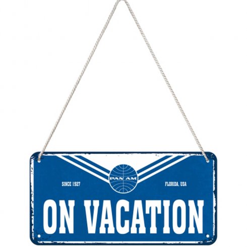 Metallskilt med henger «Pan Am – On Vacation»