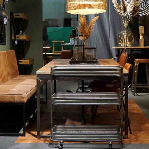 Perry-loungestol i skinn og jern fra Trademark Living