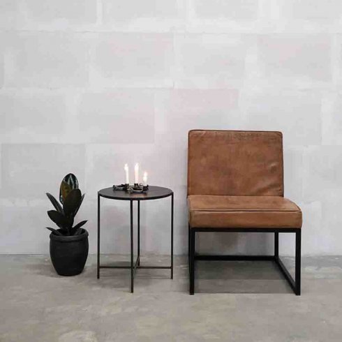 Perry-loungestol i skinn og jern fra Trademark Living