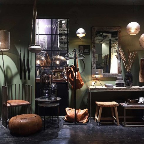 Romdeler i jern i industriell stil med glass