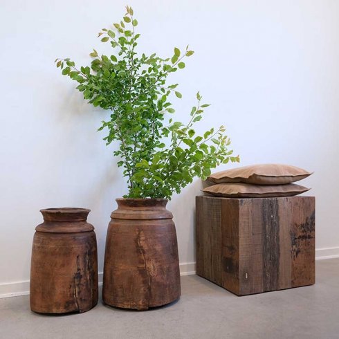 Sidebord i tre «Kub» med hjul, 45 x 45 cm, Trademark Living
