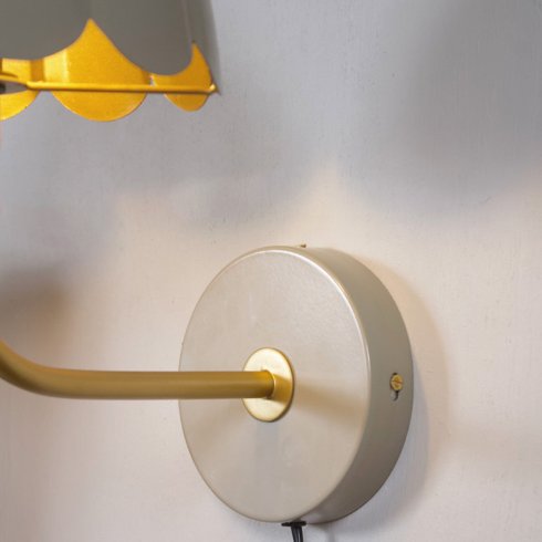 Wells vegglampe, beige/gull, 21 cm – Pr Home